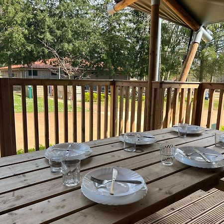 Teiraboa Base Camp Hotel Arzúa Екстериор снимка