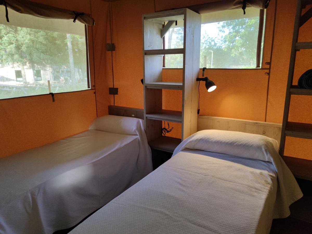 Teiraboa Base Camp Hotel Arzúa Екстериор снимка