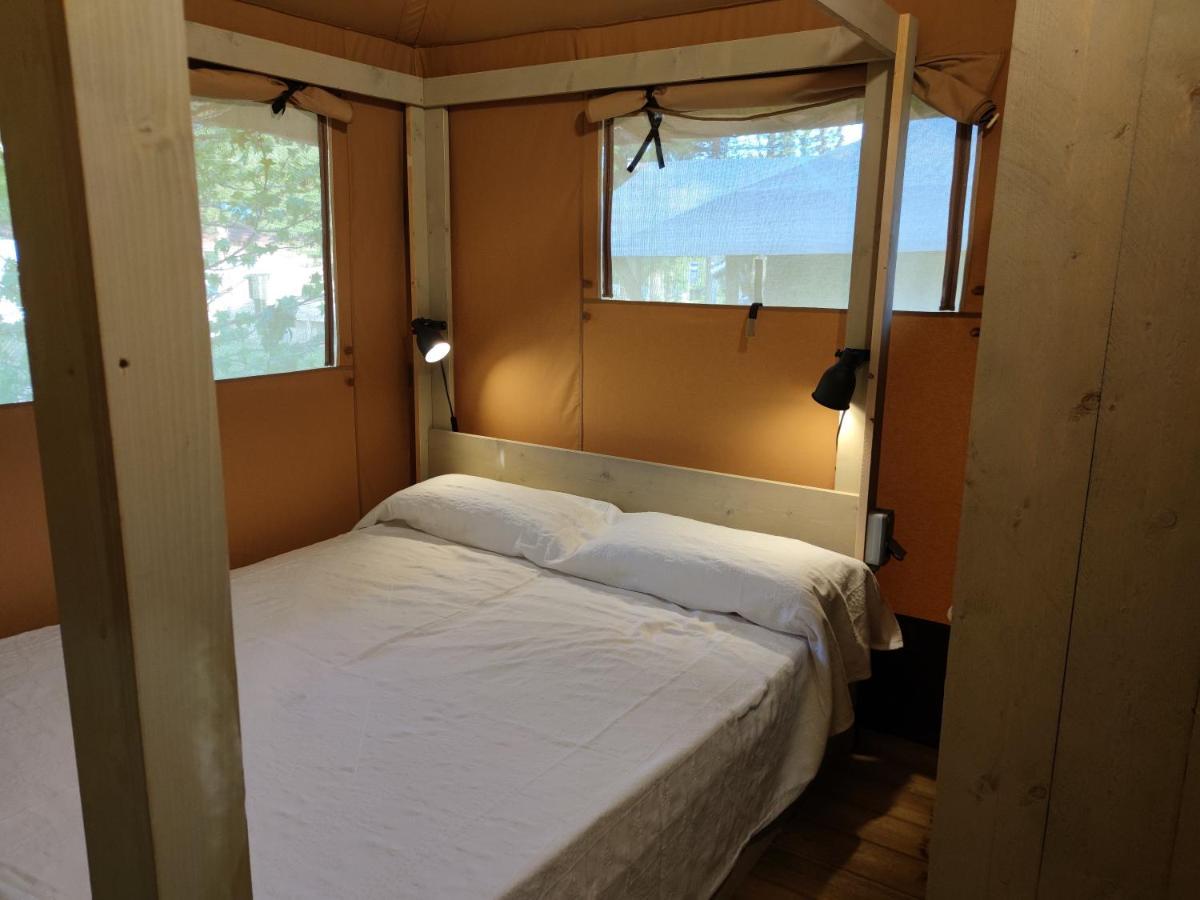 Teiraboa Base Camp Hotel Arzúa Екстериор снимка