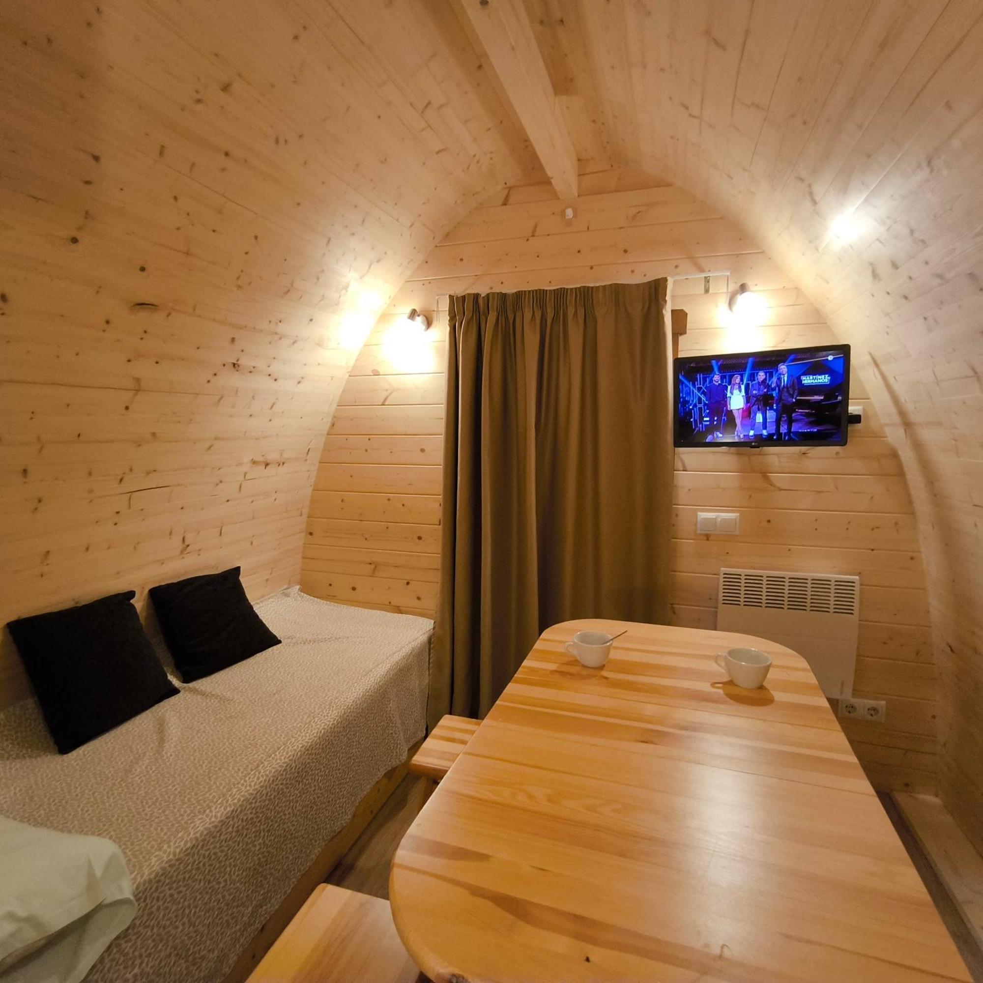 Teiraboa Base Camp Hotel Arzúa Екстериор снимка