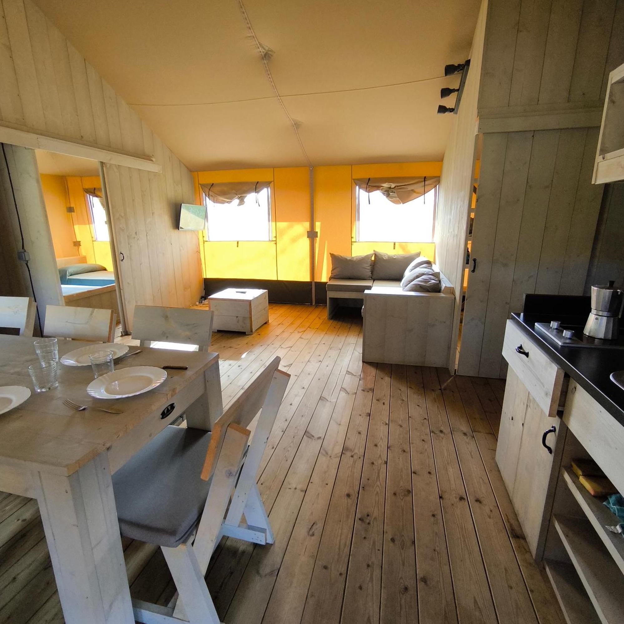 Teiraboa Base Camp Hotel Arzúa Екстериор снимка