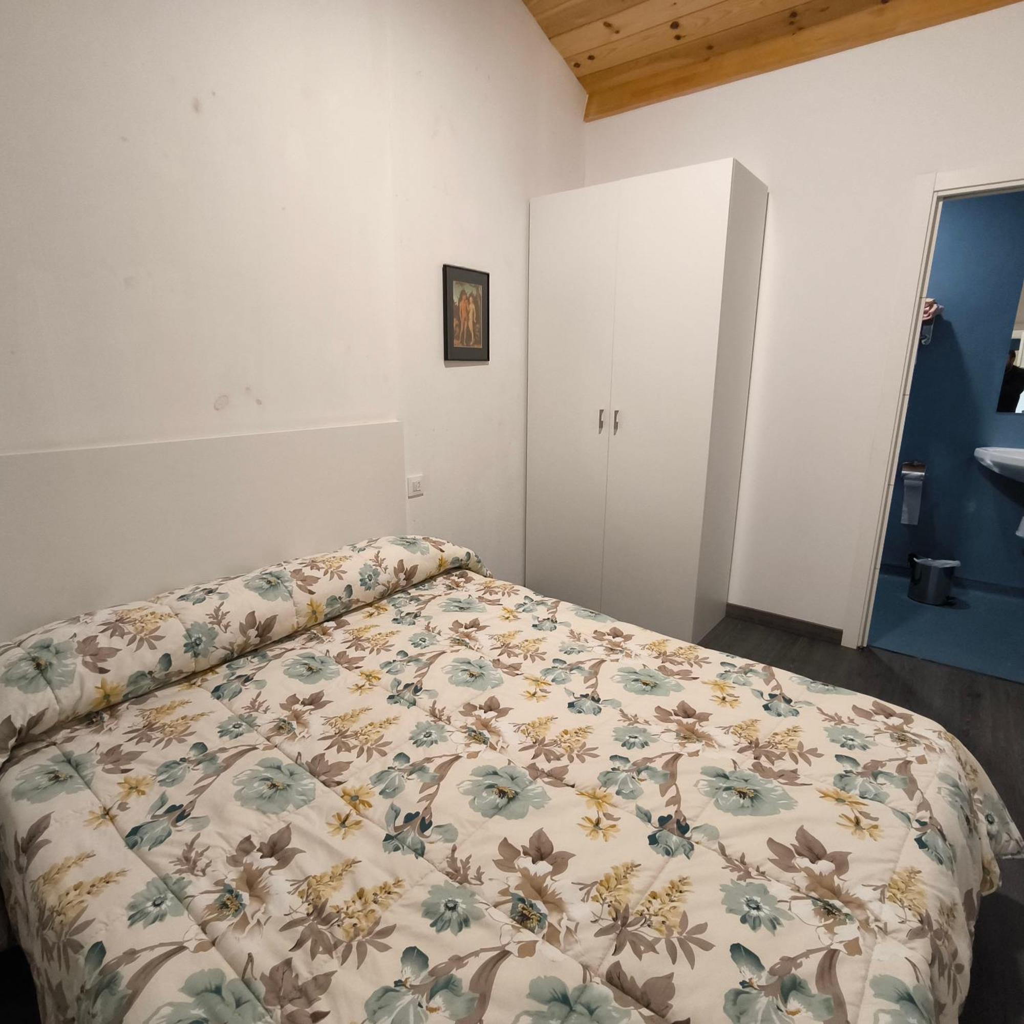 Teiraboa Base Camp Hotel Arzúa Екстериор снимка