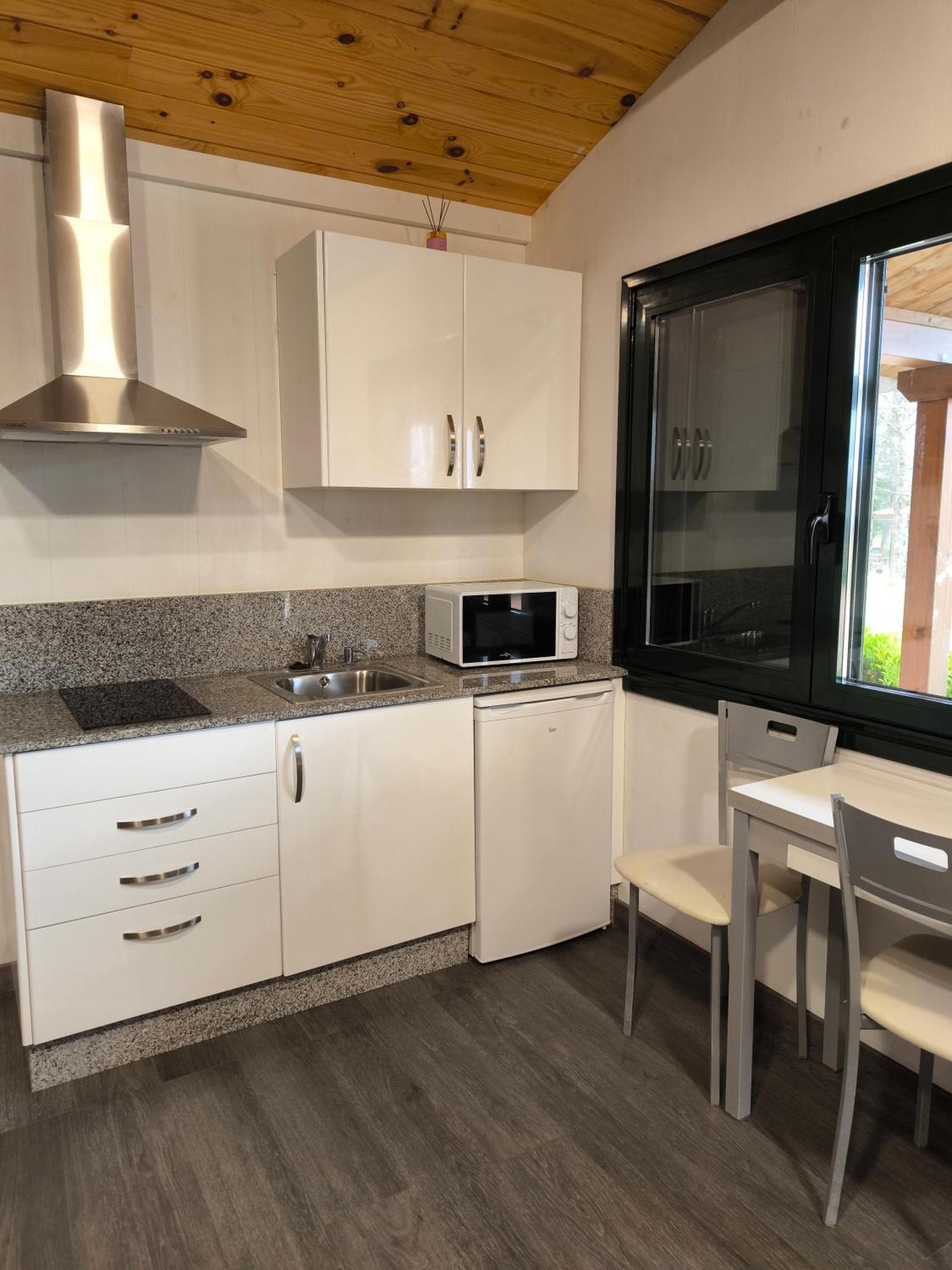 Teiraboa Base Camp Hotel Arzúa Екстериор снимка