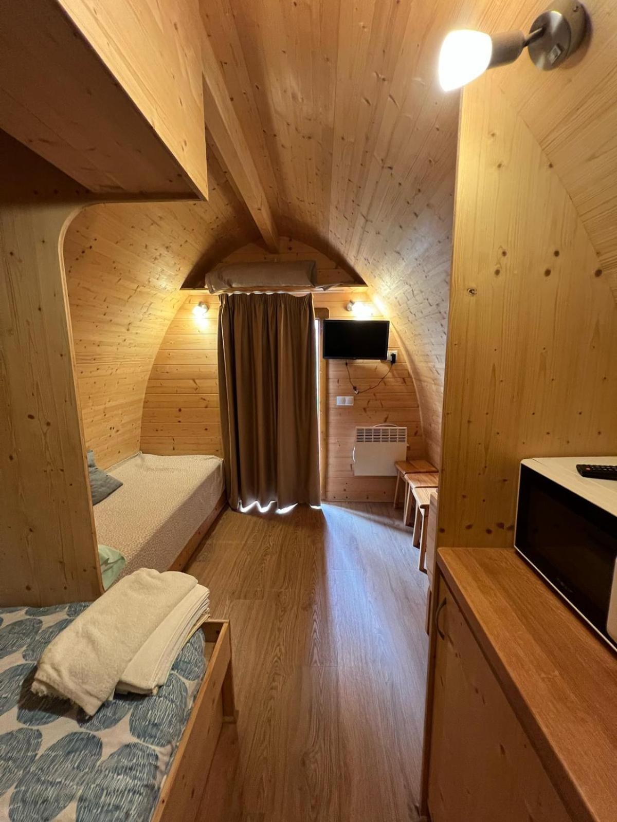 Teiraboa Base Camp Hotel Arzúa Екстериор снимка