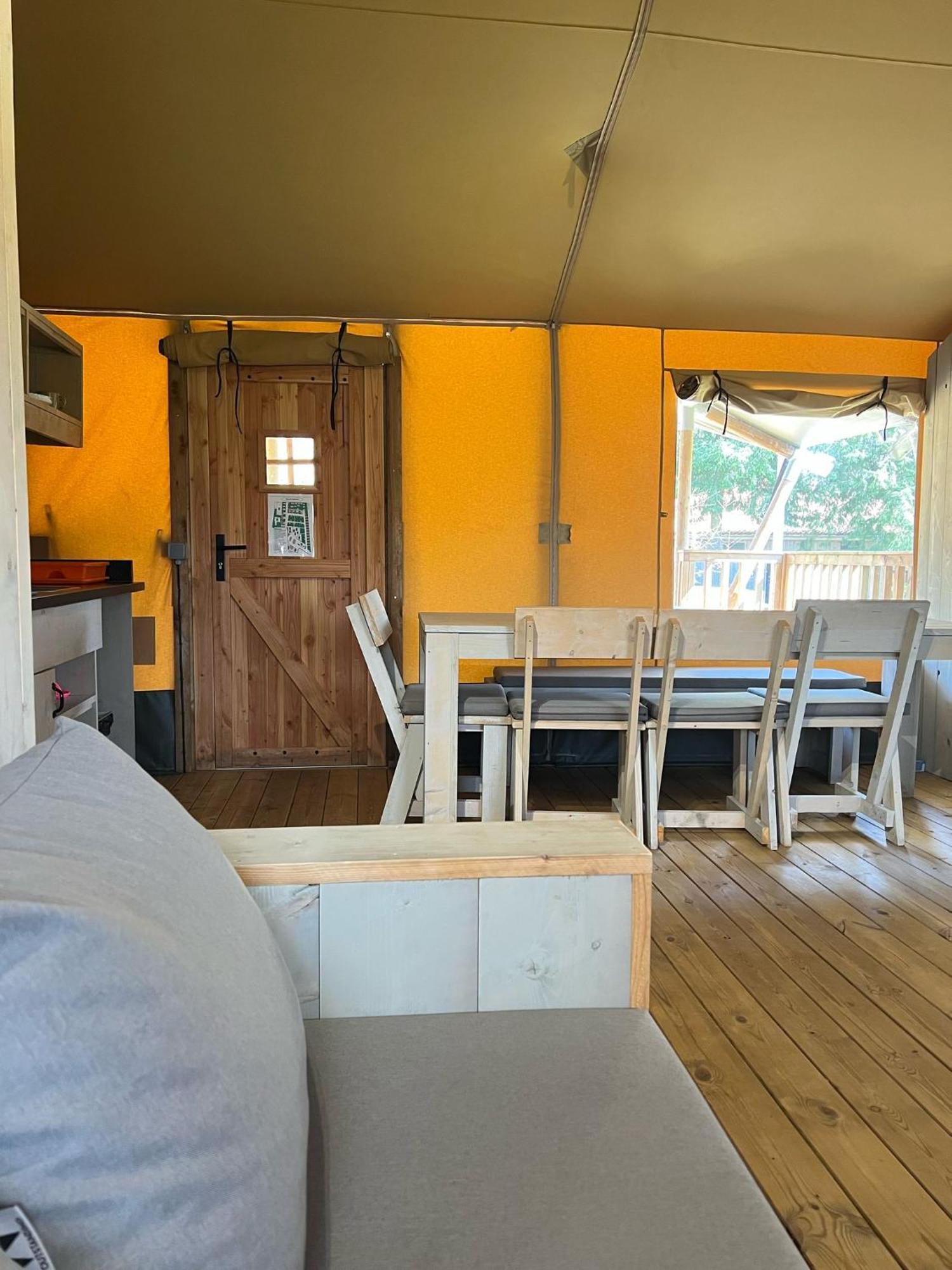 Teiraboa Base Camp Hotel Arzúa Екстериор снимка